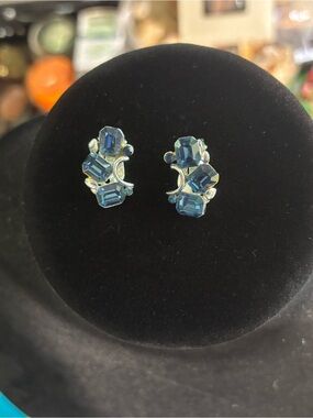 Vintage Lisner Clip-On Earrings Blue Glass/Rhinestones